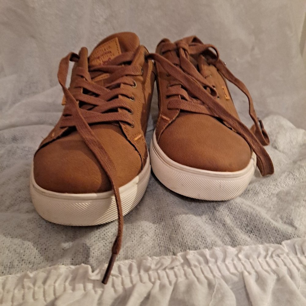 Brown Levi Comforts - image 1